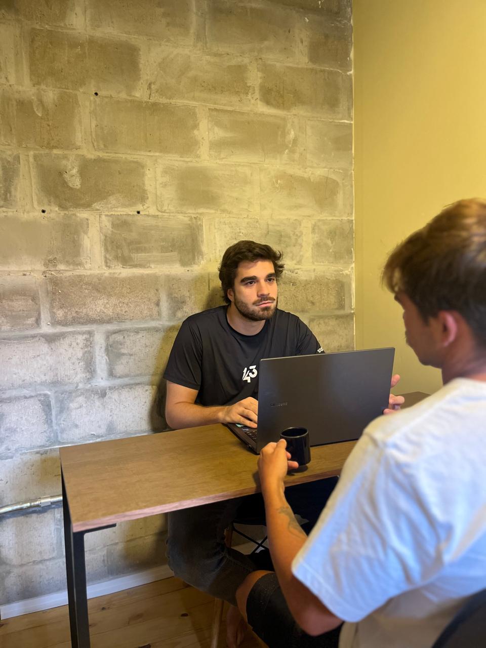 Felipe Teixeira em avaliação e conversa com o paciente